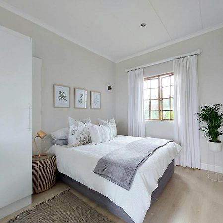 Upmarket Off Grid Cottage On Organic Farm In Secure Estate 호윅 외부 사진