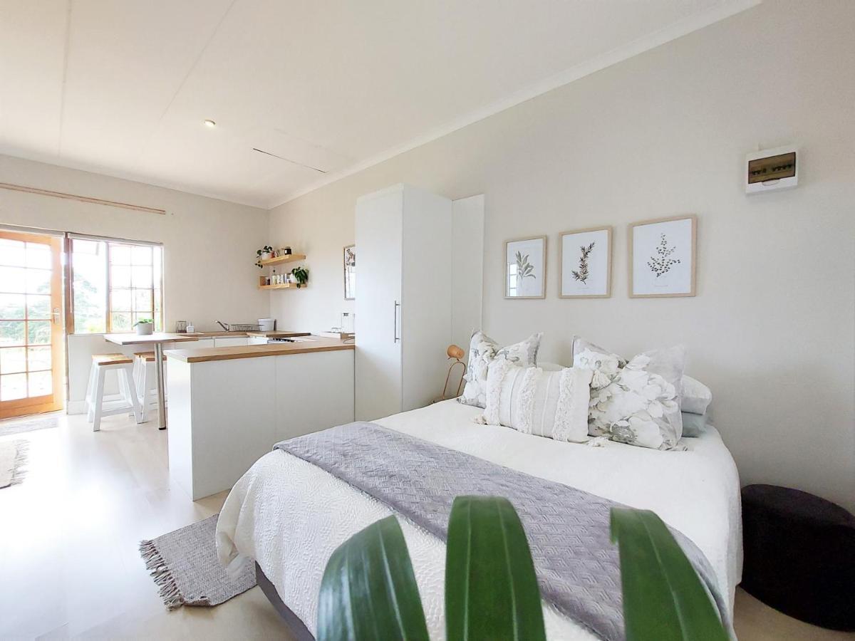 Upmarket Off Grid Cottage On Organic Farm In Secure Estate 호윅 외부 사진